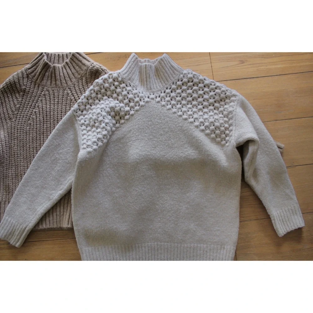 Women’s (2) piece Knitted Sweater Bundle Lot Small Preowned - Picture 5 of 7